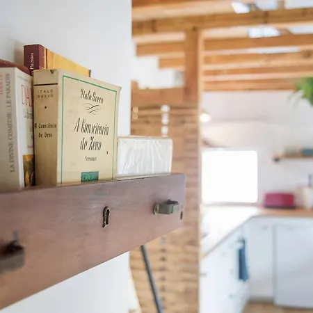 Апартаменты Balcony To Garden W Ac - Vintage Library